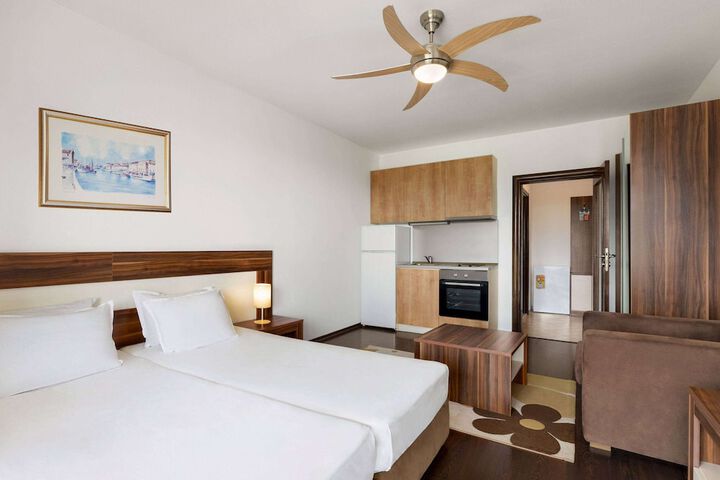 Room 19 of 181