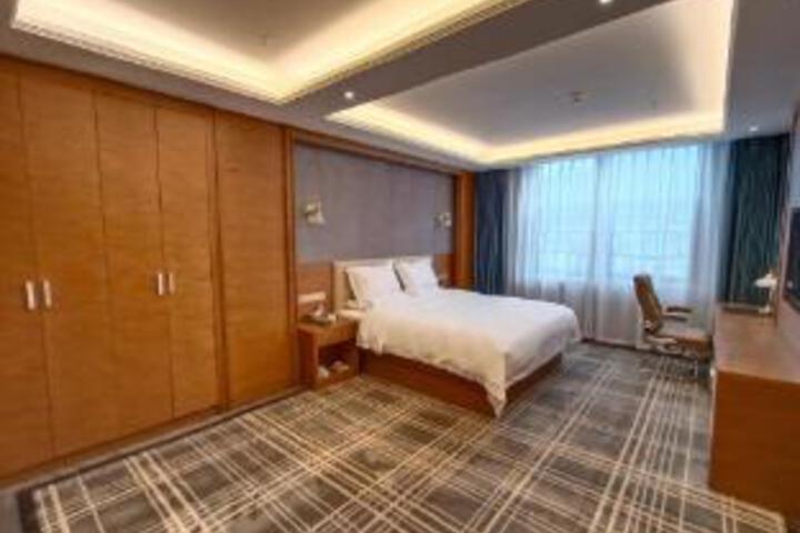 Room 10 of 10