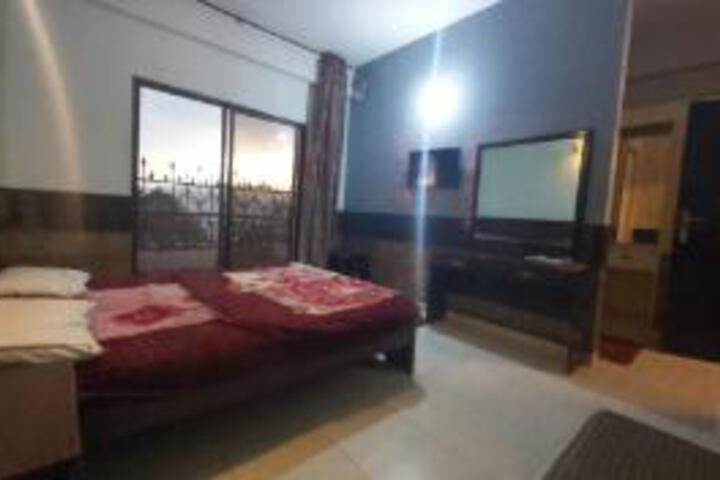 Room 7 of 12