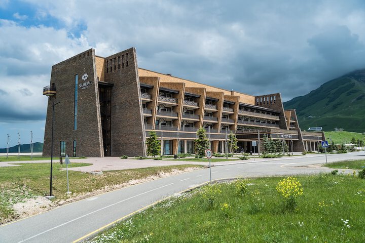 Hotel 96 of 100