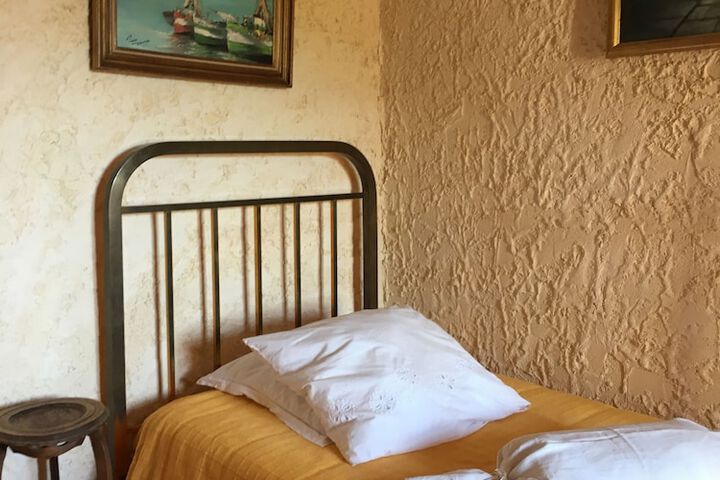 Room 18 of 98