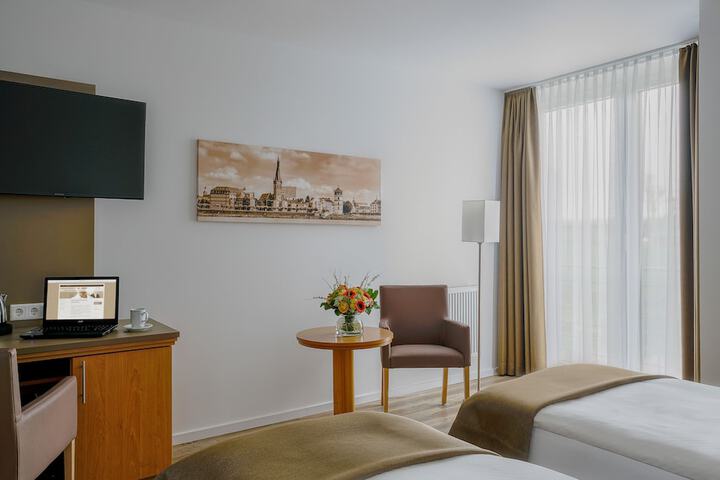 Room 5 of 16