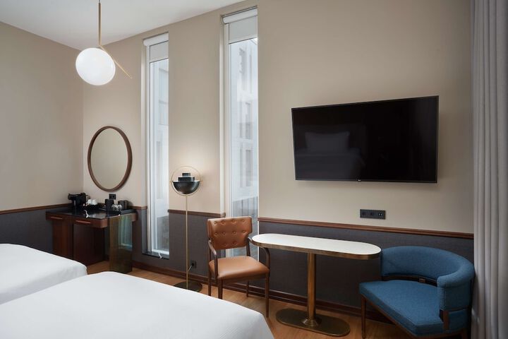 Room 40 of 132