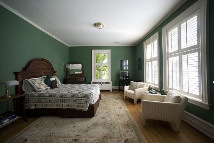 Room 15 of 46