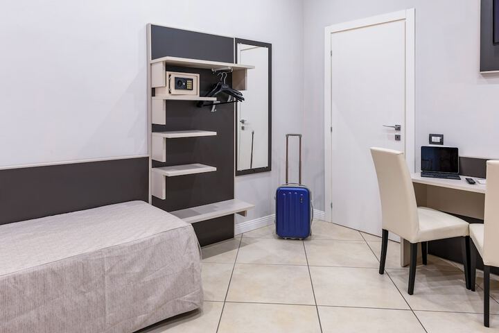 Room 32 of 107
