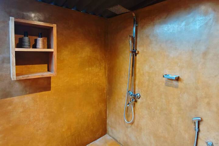 Room 12 of 63