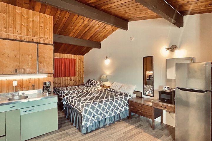 Room 9 of 18