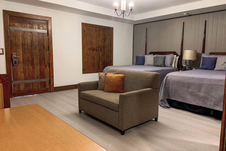 Room 6 of 63