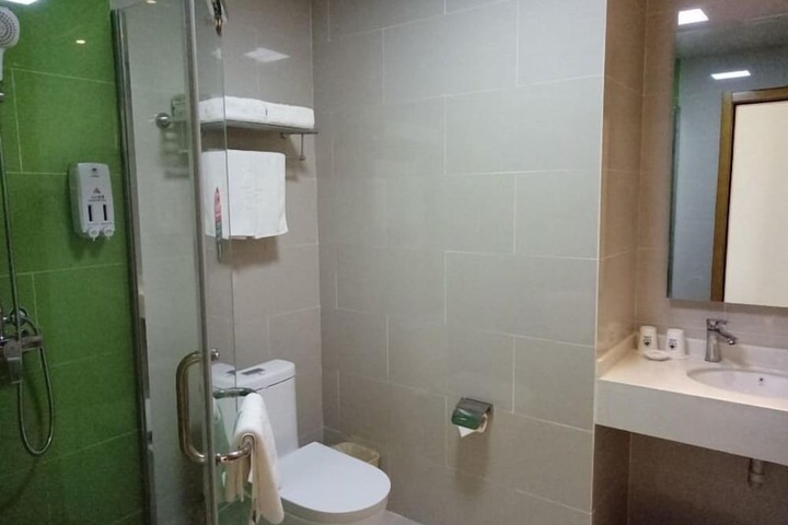 Room 15 of 21