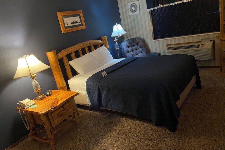 Room 2 of 106