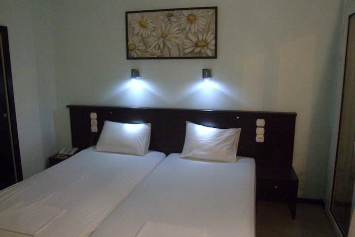 Room 9 of 25