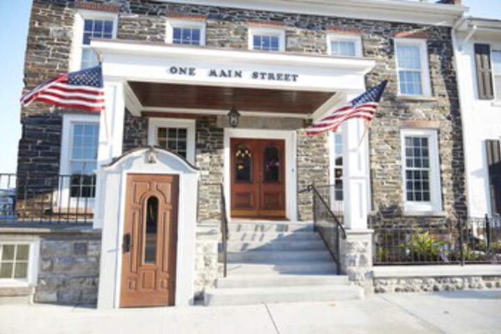 Exterior of Farmers Creekside Tavern & Inn