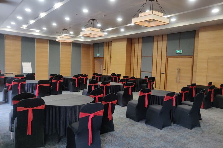 Ballroom/Hall 30 of 37
