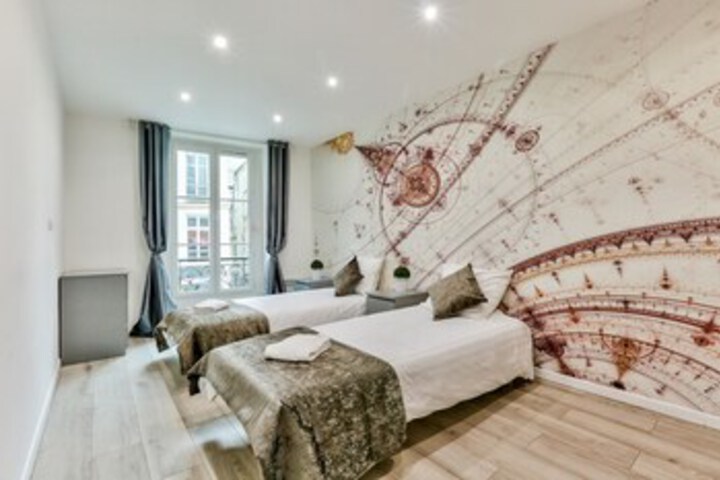 Room 10 of 14