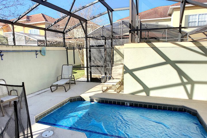 Pool 26 of 40