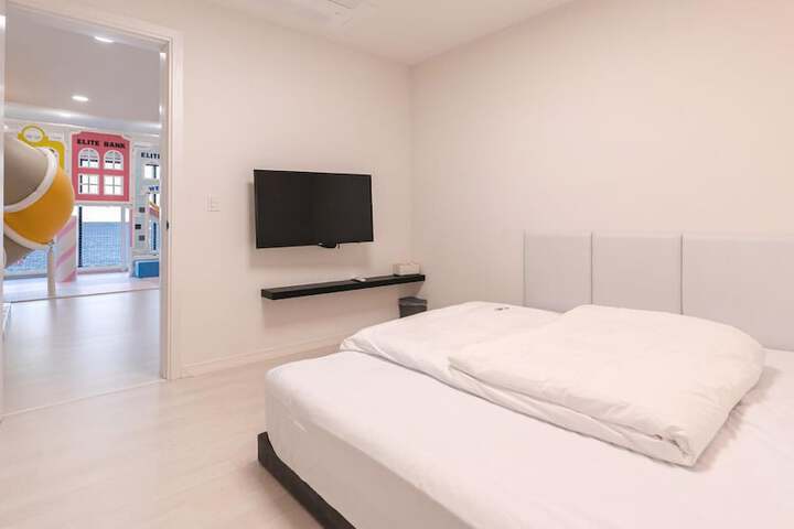 Room 113 of 188