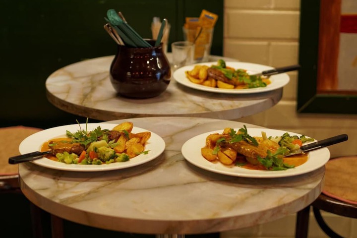 Dining 26 of 29