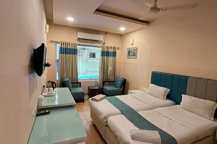 Room 6 of 19