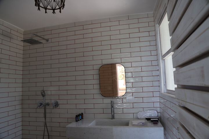 Room 72 of 102