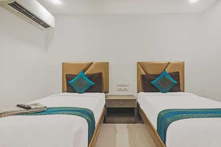 Room 9 of 31
