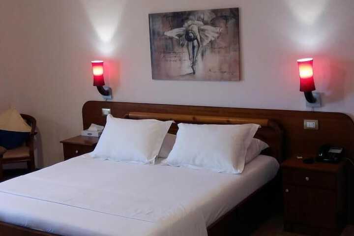 Room 5 of 28