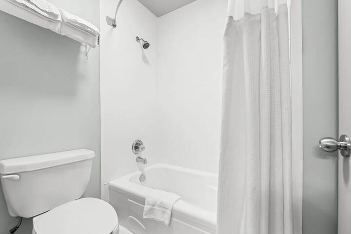 Room 26 of 40