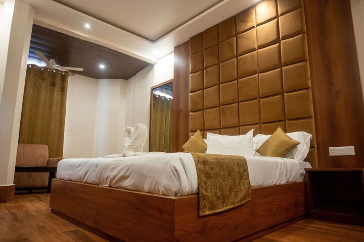 Room 15 of 48