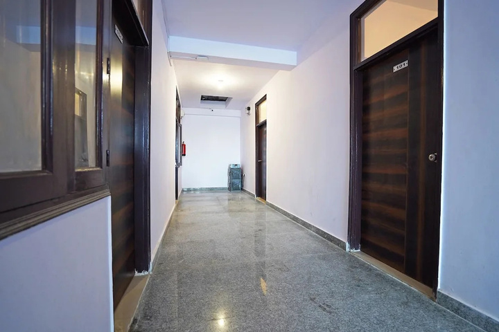 Room 8 of 11