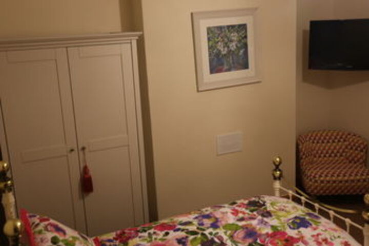 Room 10 of 14