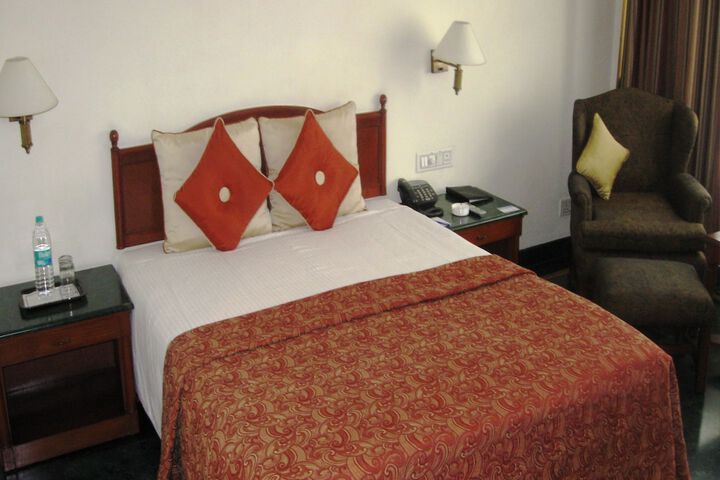 Room 4 of 34