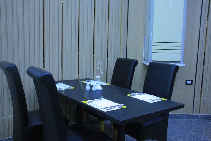 Dining 26 of 42