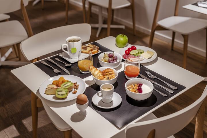 Breakfast/Coffee Service 32 of 45