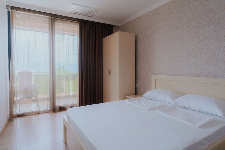 Room 9 of 28