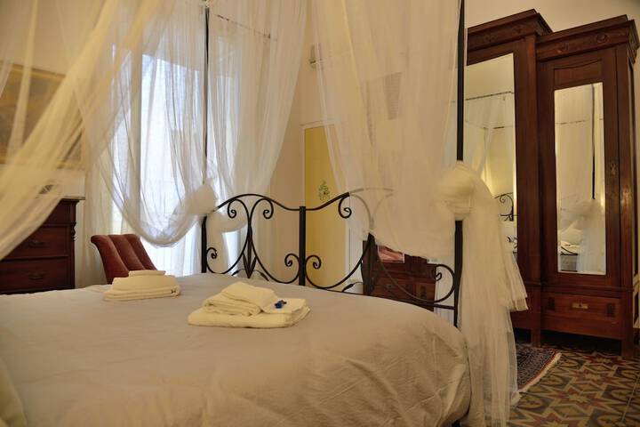 Room 5 of 21