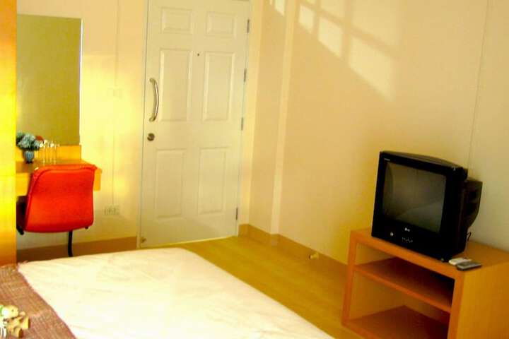 Room 8 of 13