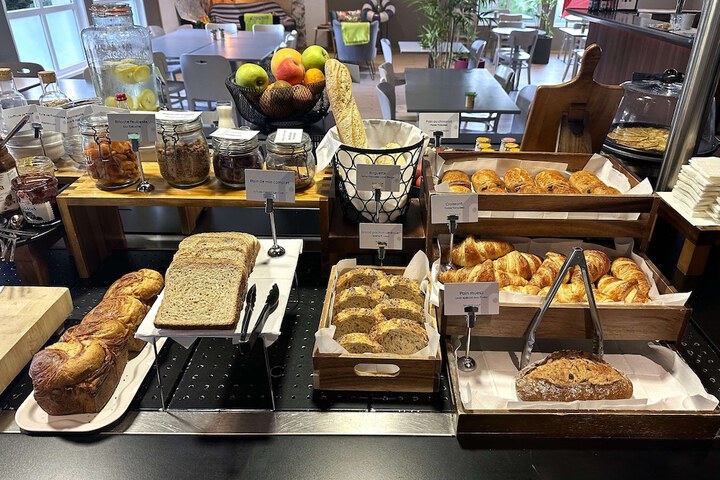 Breakfast/Coffee Service 19 of 47