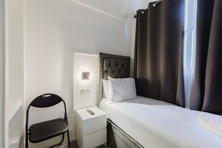 Room 83 of 125