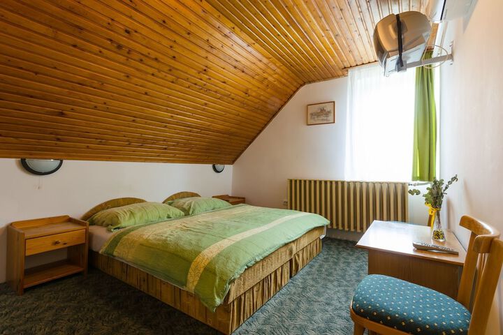 Room 12 of 29