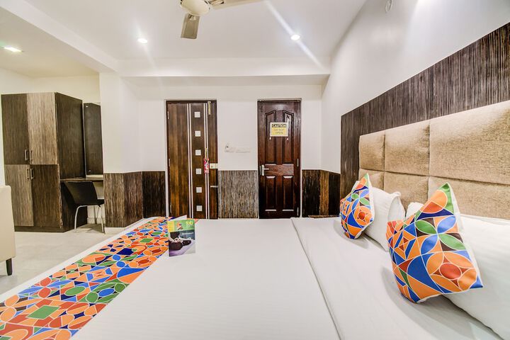 Room 6 of 27
