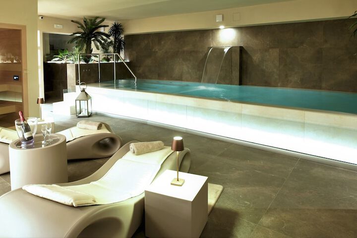 Hotel Pool
