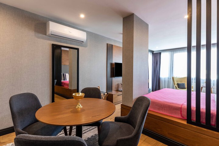 Room 33 of 52