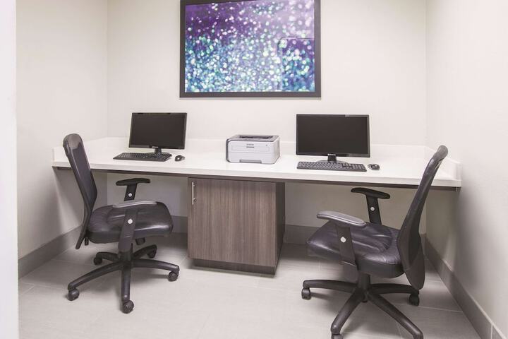 Business Center 25 of 28