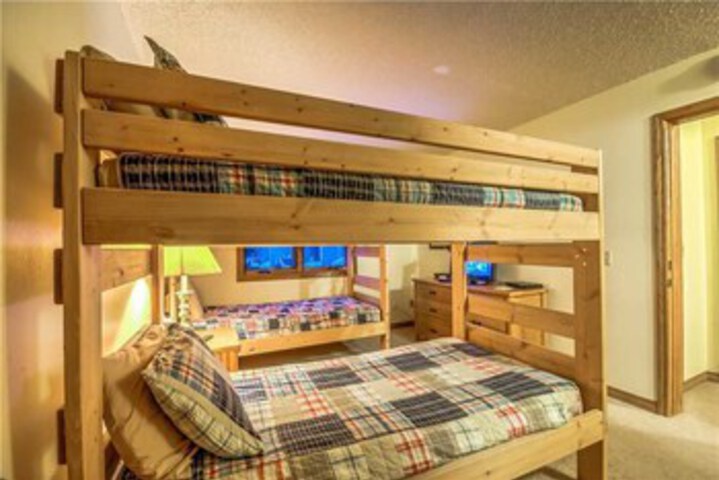 Room 11 of 30