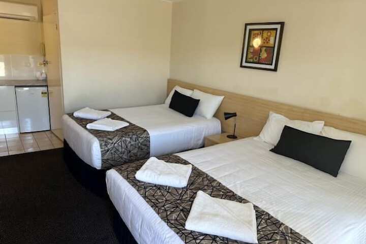 Room 13 of 27