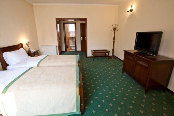 Room 8 of 20