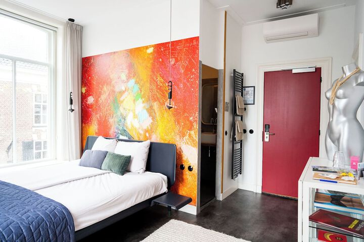 Room 4 of 50