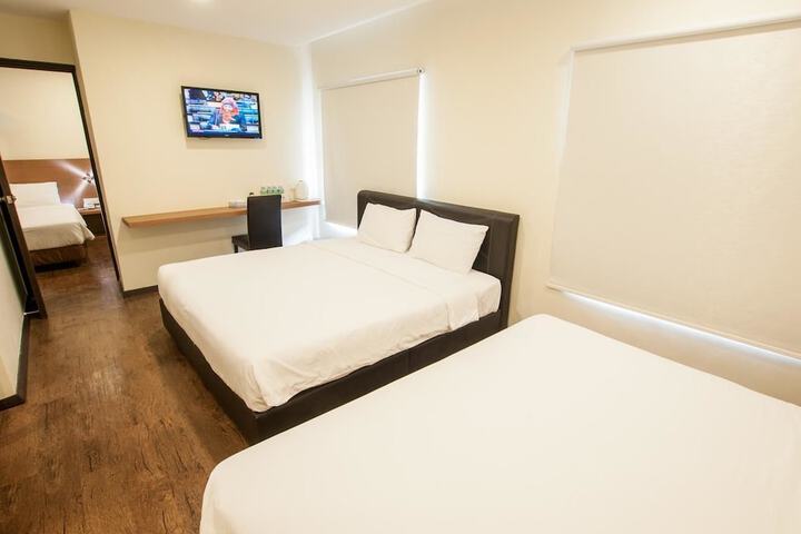 Room 7 of 32