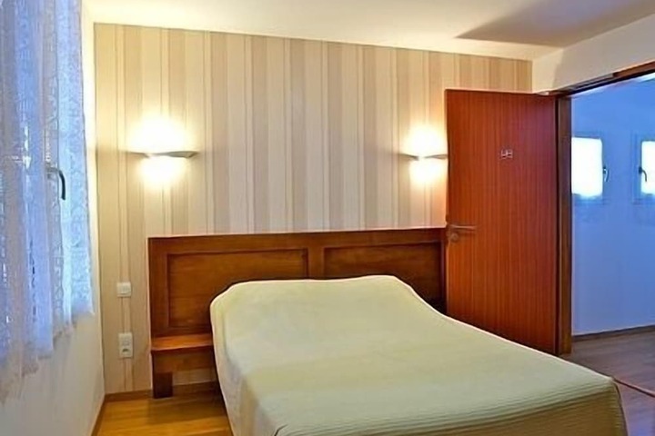 Room 6 of 61