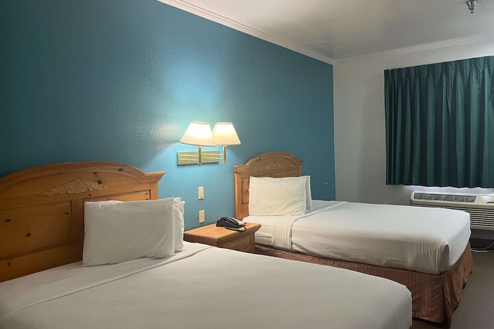 1 King Bed (16 of 16)