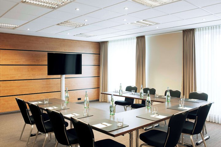 Business Center 46 of 50